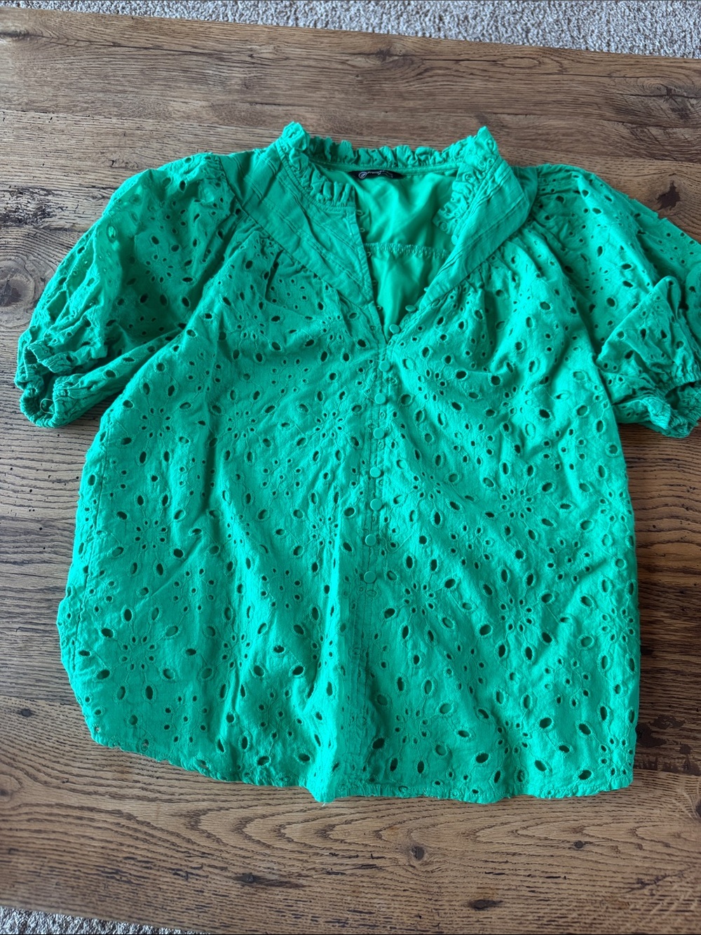 Eyelet Split-Neck Blouse in Green with Puff Sleeves